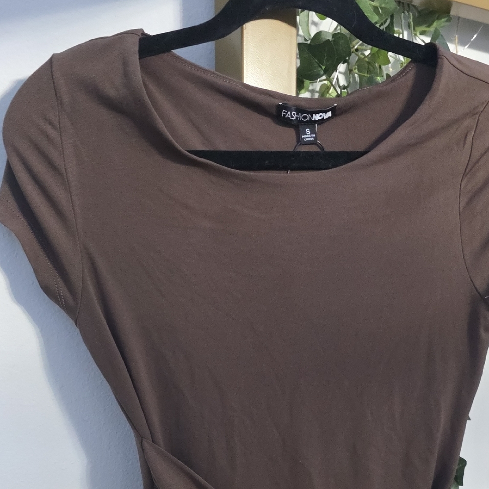 Fashion Nova Chocolate Short Sleeve Top - Picture 3 of 5